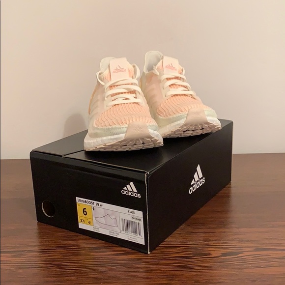 adidas ultra boost box